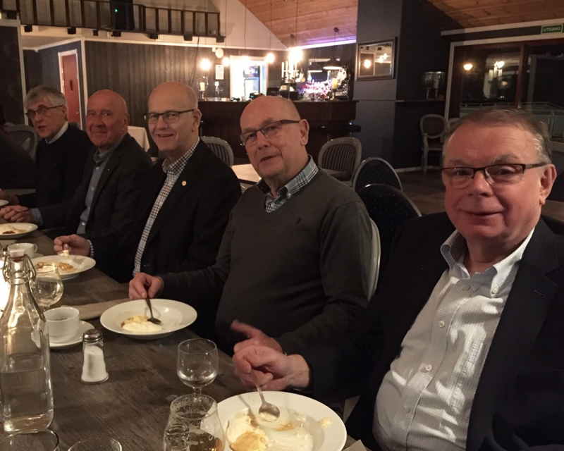 Torskemiddag sammen med en gjeng gode venner